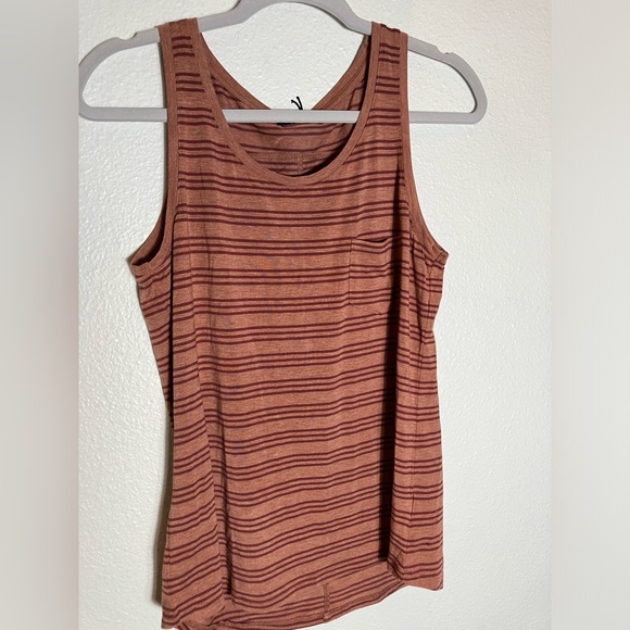 NWT Prana Foundation Scoop Neck Tank Vino‎ Heather Stripe pocket women’s top - Picture 1 of 4
